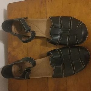 Clark's close toed sandal